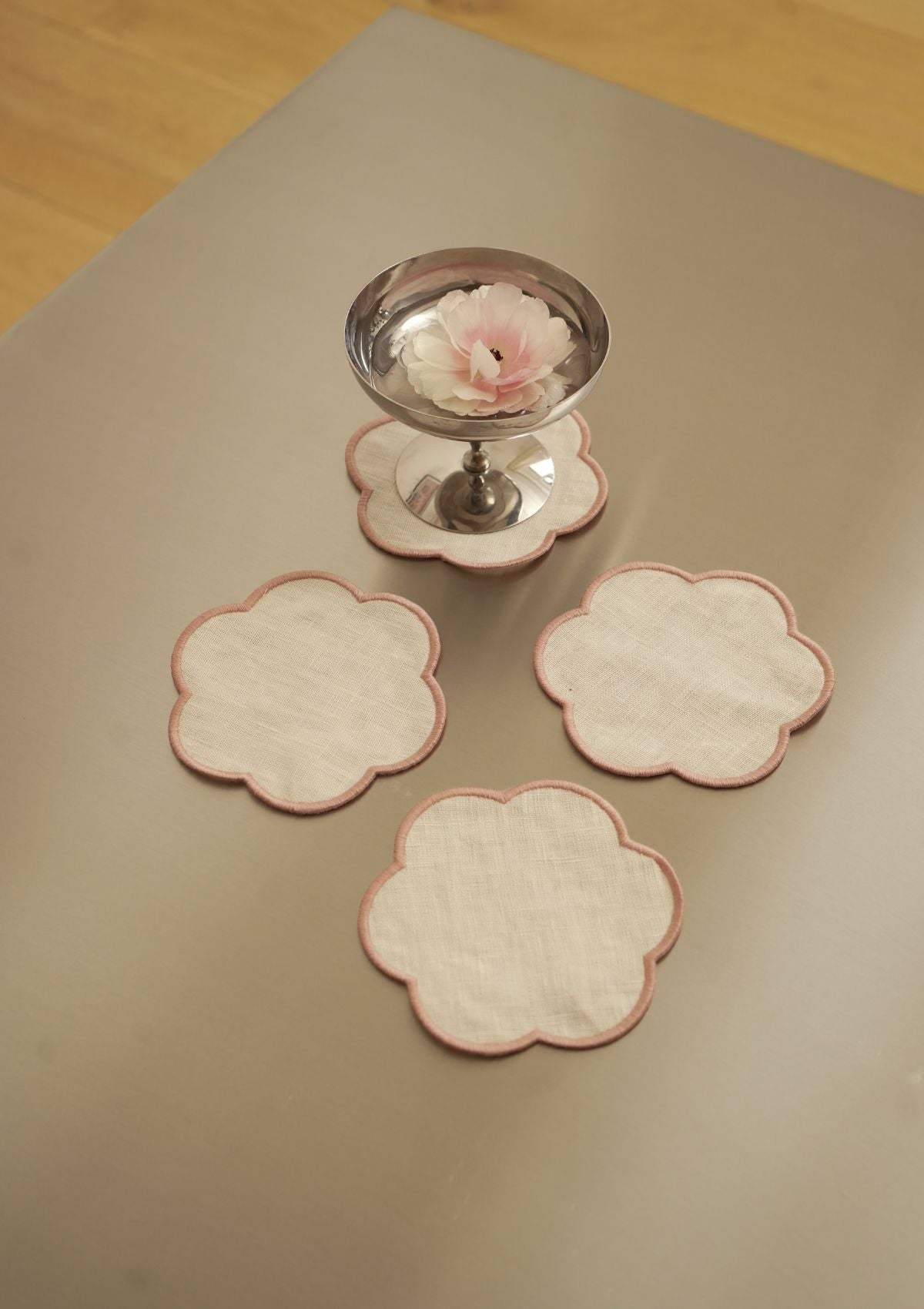 Jars x Tomète - Dessous de verre festonnés en lin Ivoire & Rose poudré (lot de 4)