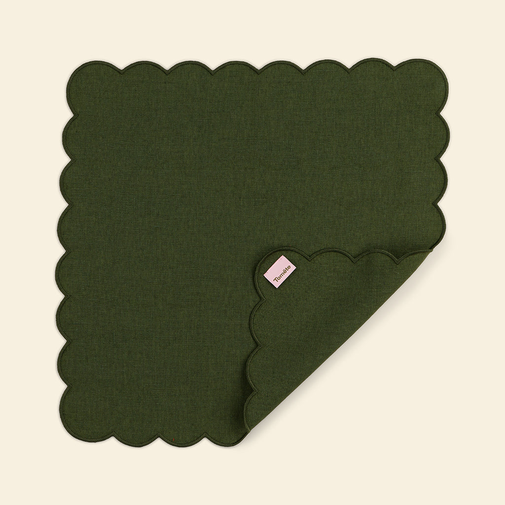 Forest green scalloped linen napkins (set of 2)