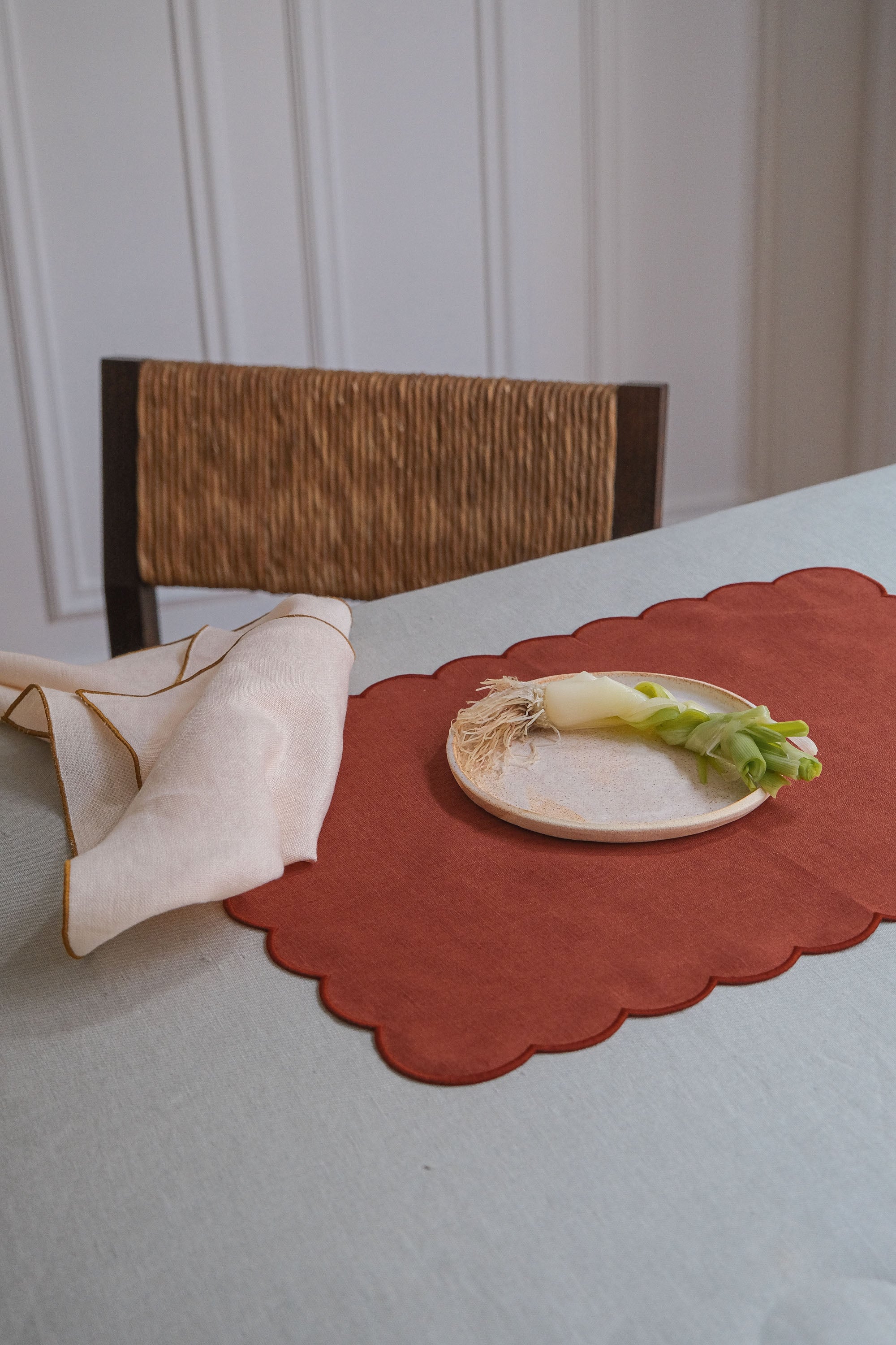 Les sets de table rectangulaires festonnés en lin Tomette (lot de 2)