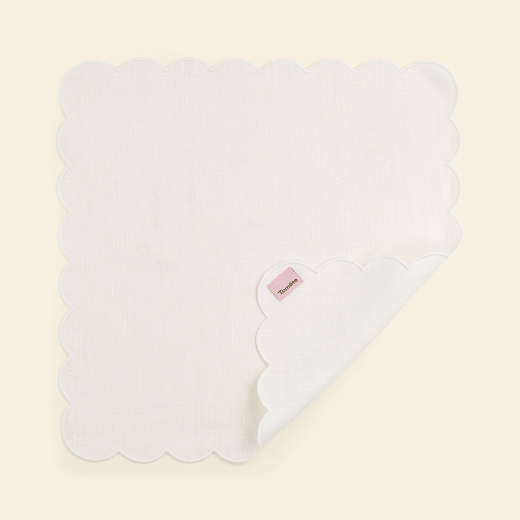 Les serviettes de table festonnées en lin Blanc