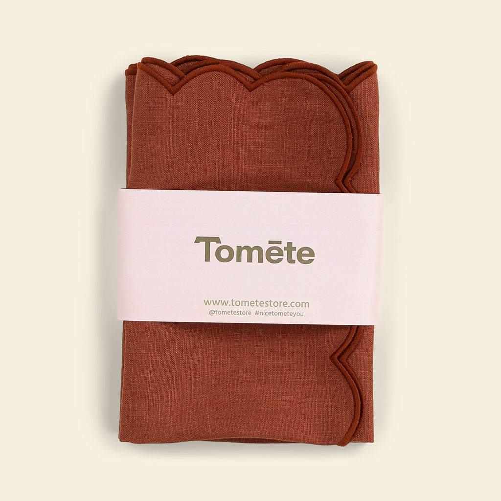 Les serviettes de table festonnées en lin Tomette
