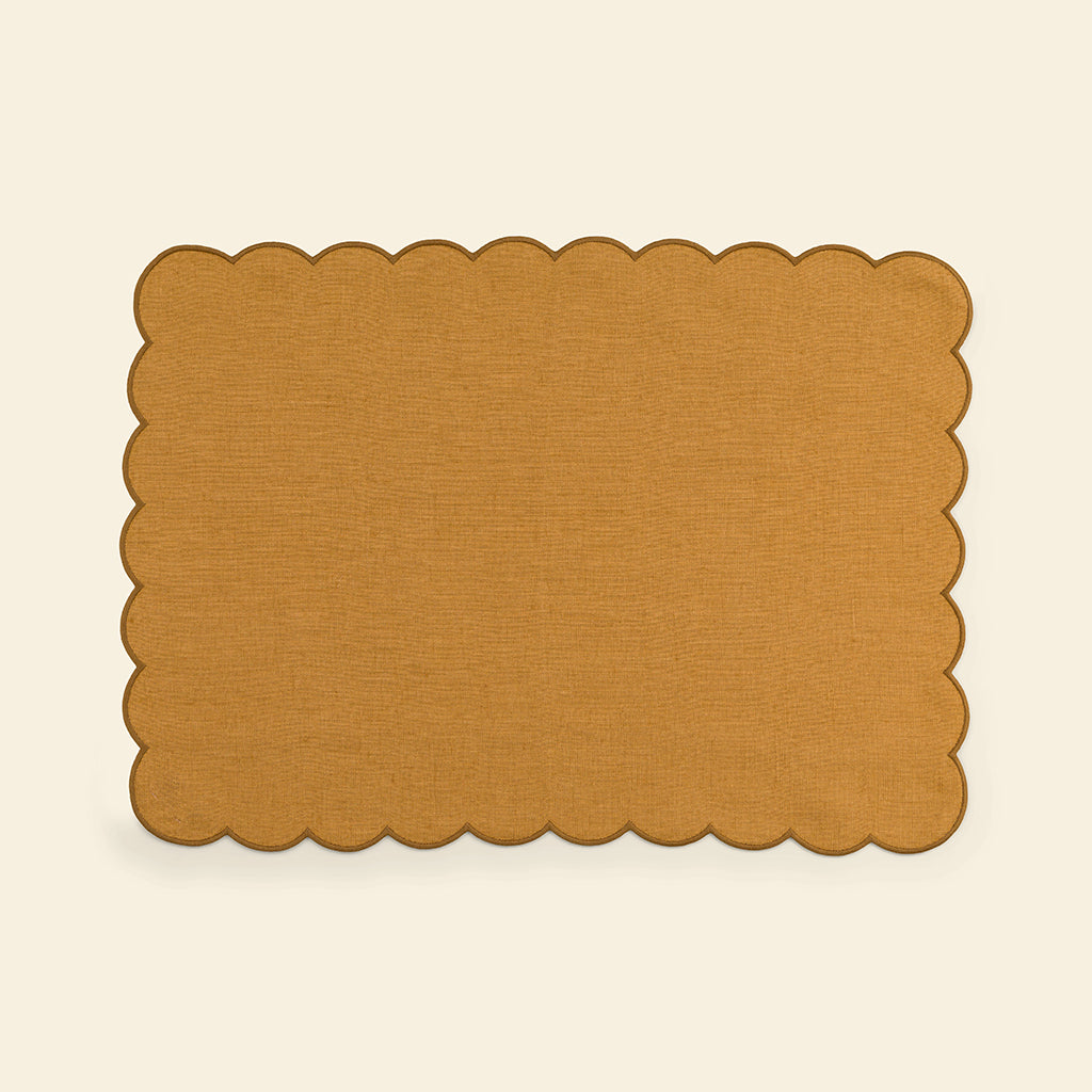 Scalloped rectangular placemats in Yellow ocher linen