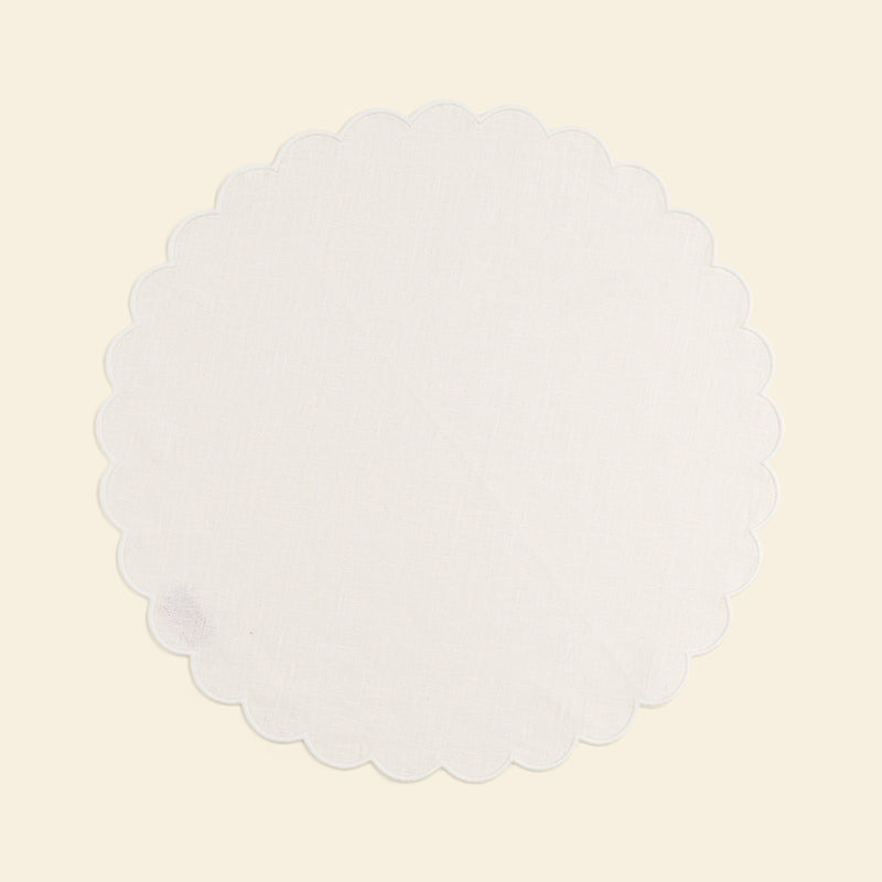 Round linen and scalloped placemats (set of 2) White