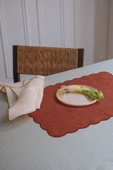 Rectangular linen and scalloped placemats (set of 2) Tomette